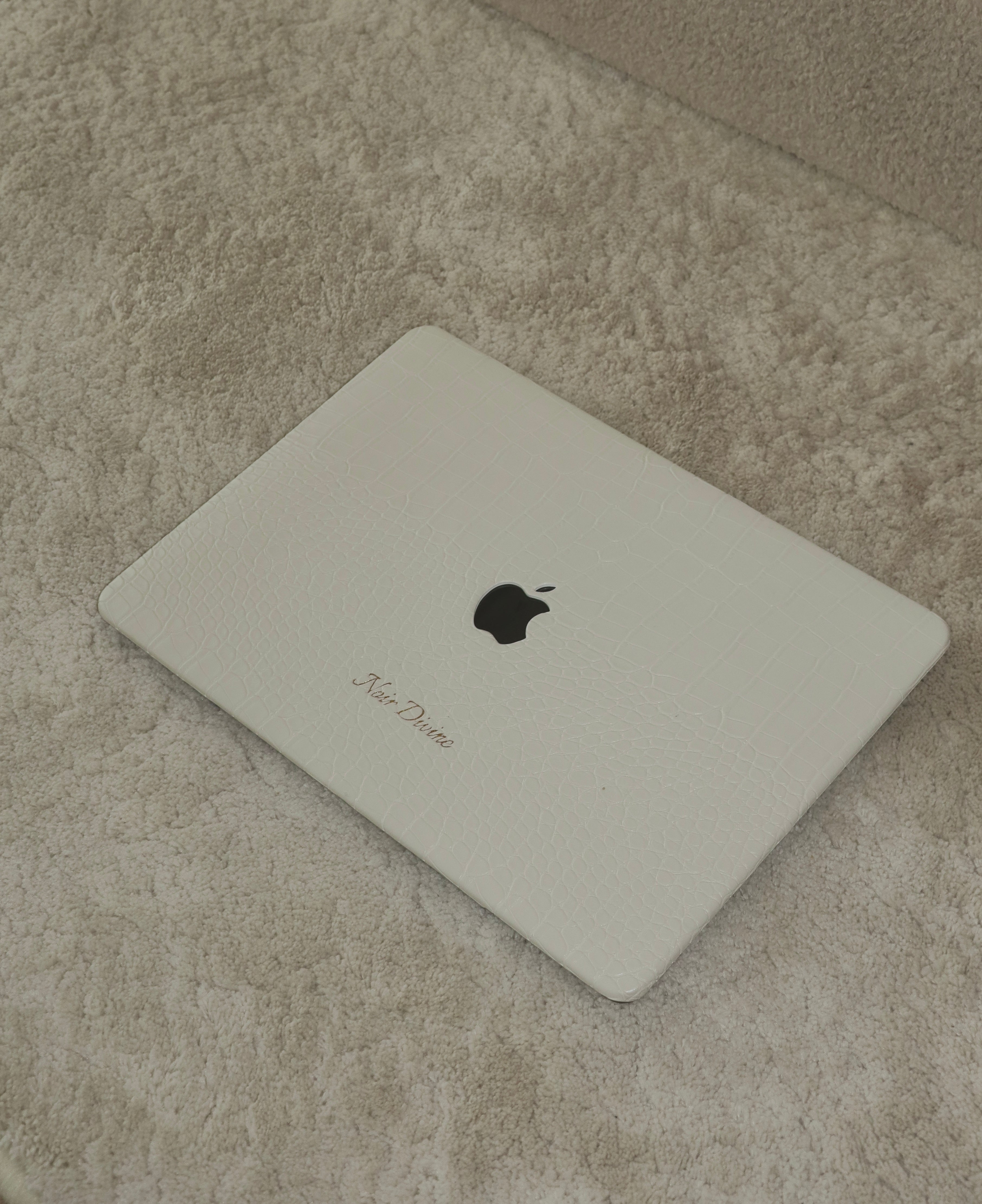 WHITE CROCO LAPTOP CASE