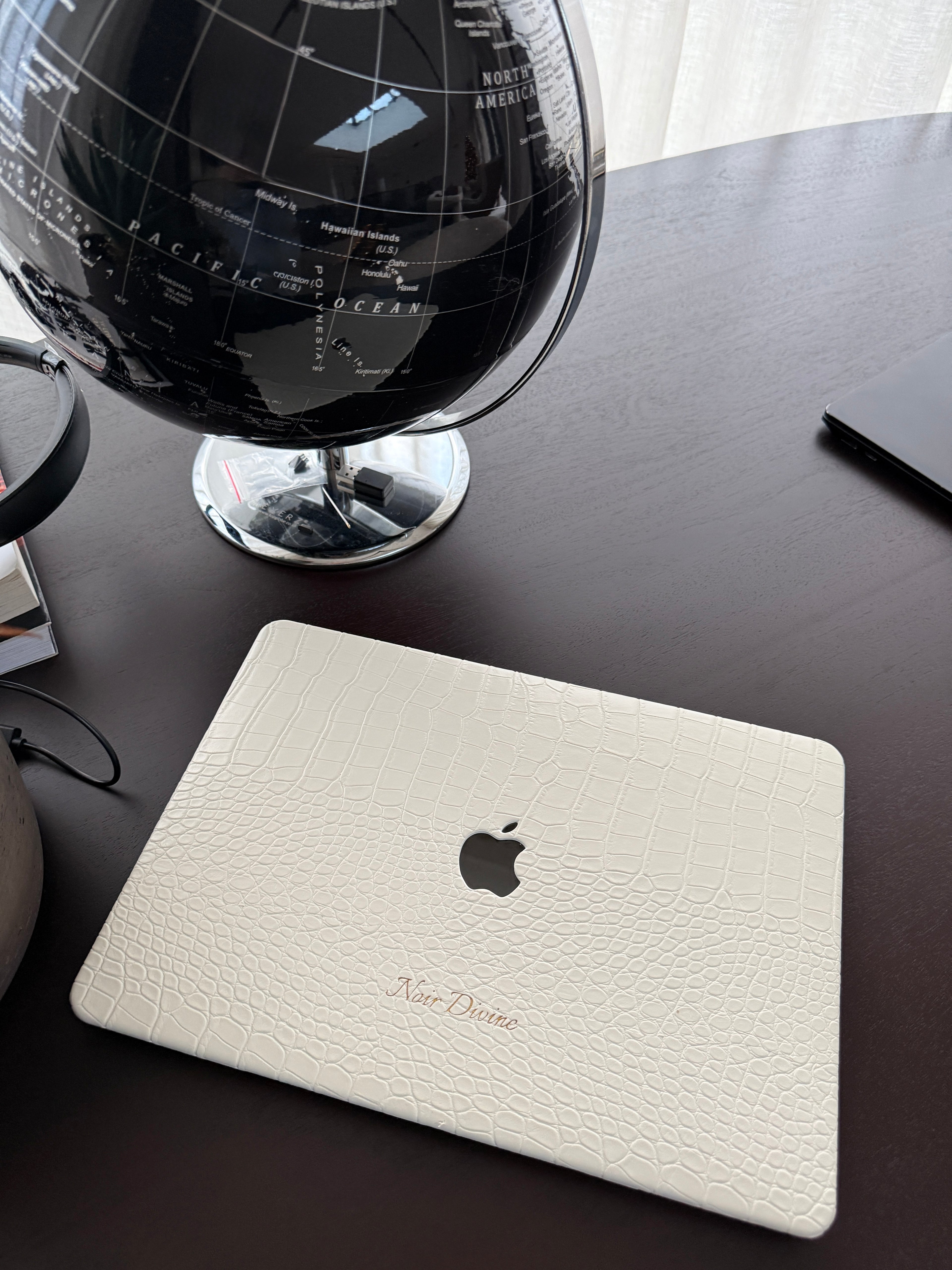 WHITE CROCO LAPTOP CASE