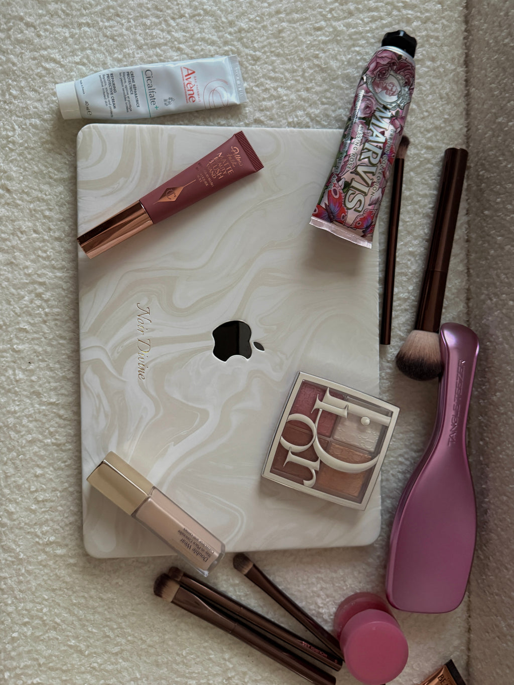 WHITE SWIRL LAPTOP CASE