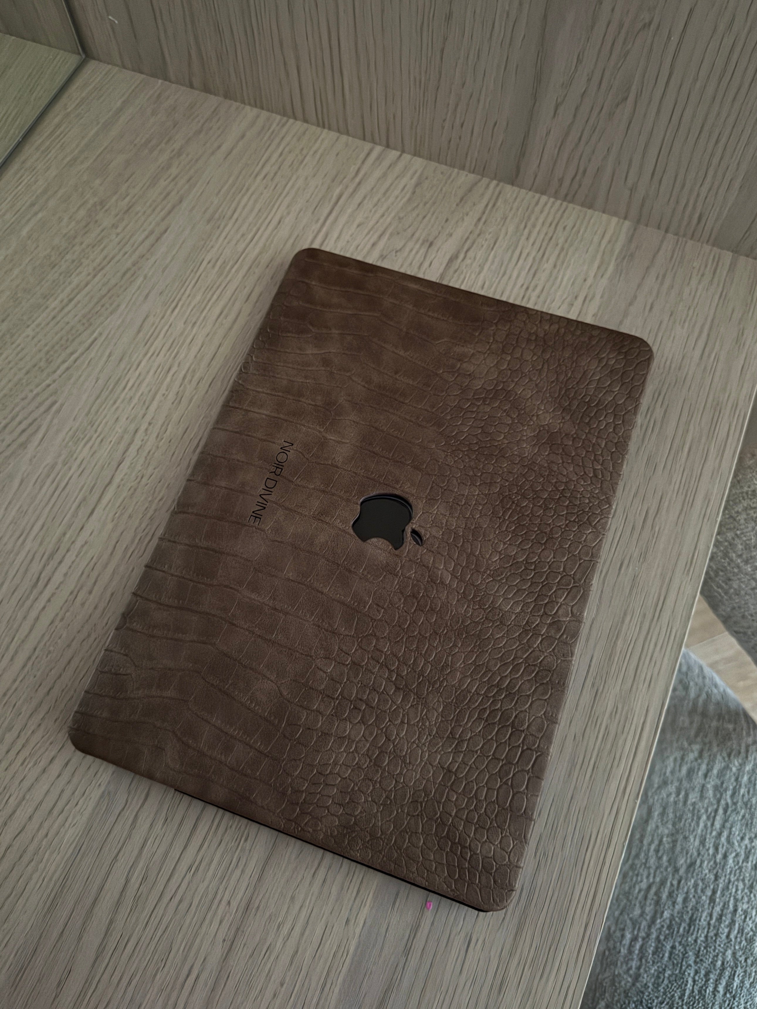 BROWN DESERT CROCO LAPTOP CASE