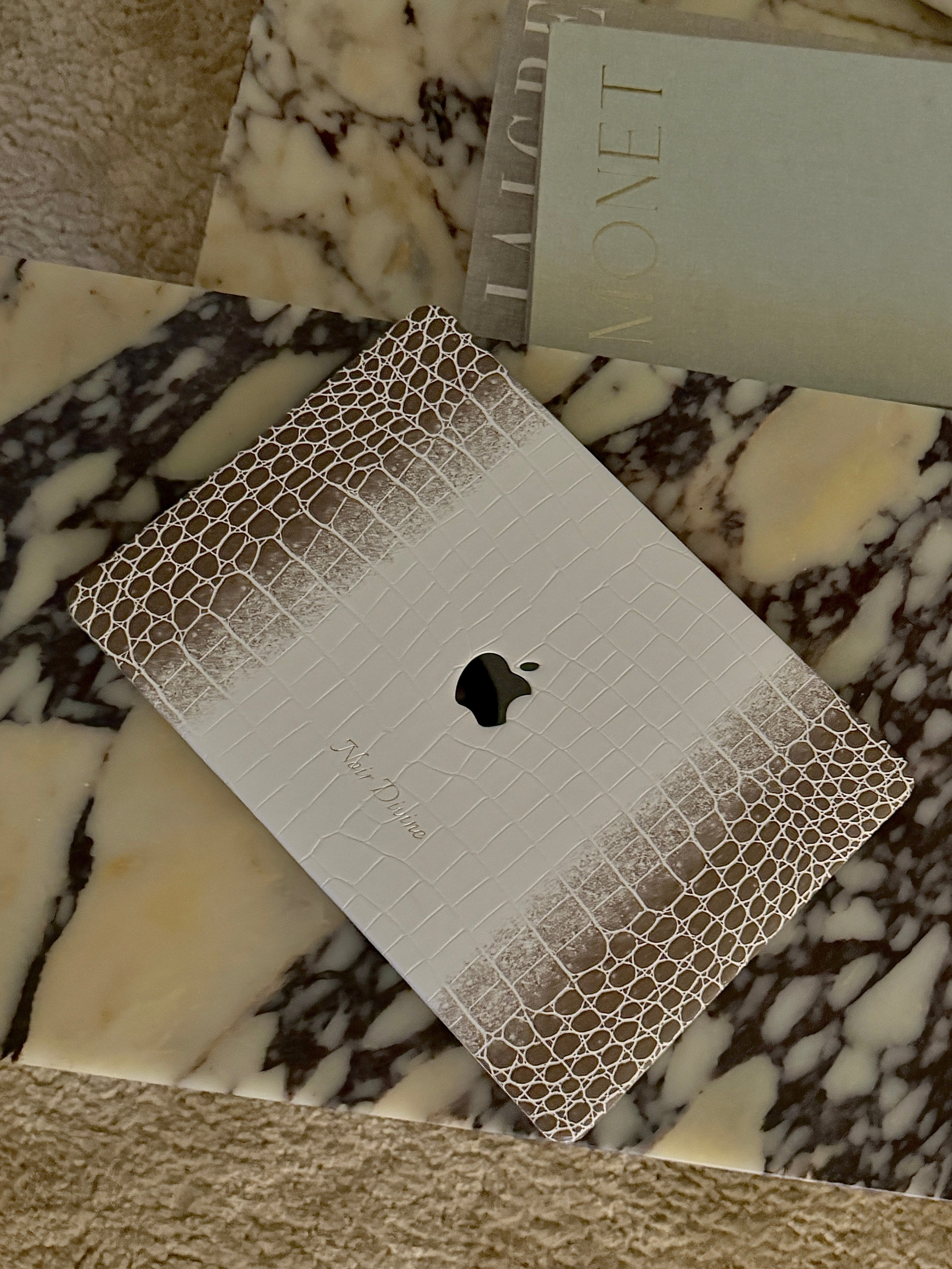 BROWN CROCO GRADIENT LAPTOP CASE